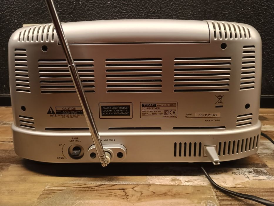 Teac SL-D900, CD-програвач з радіо та USB у ретро-стилі