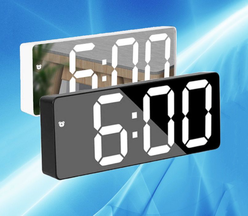 Годинник дзеркальний настільний електронний. Часы настольные цифровые.