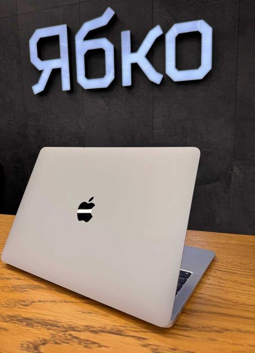 Вживаний MacBook Air 13 Space Gray 256GB М1 (MGN63) 2020