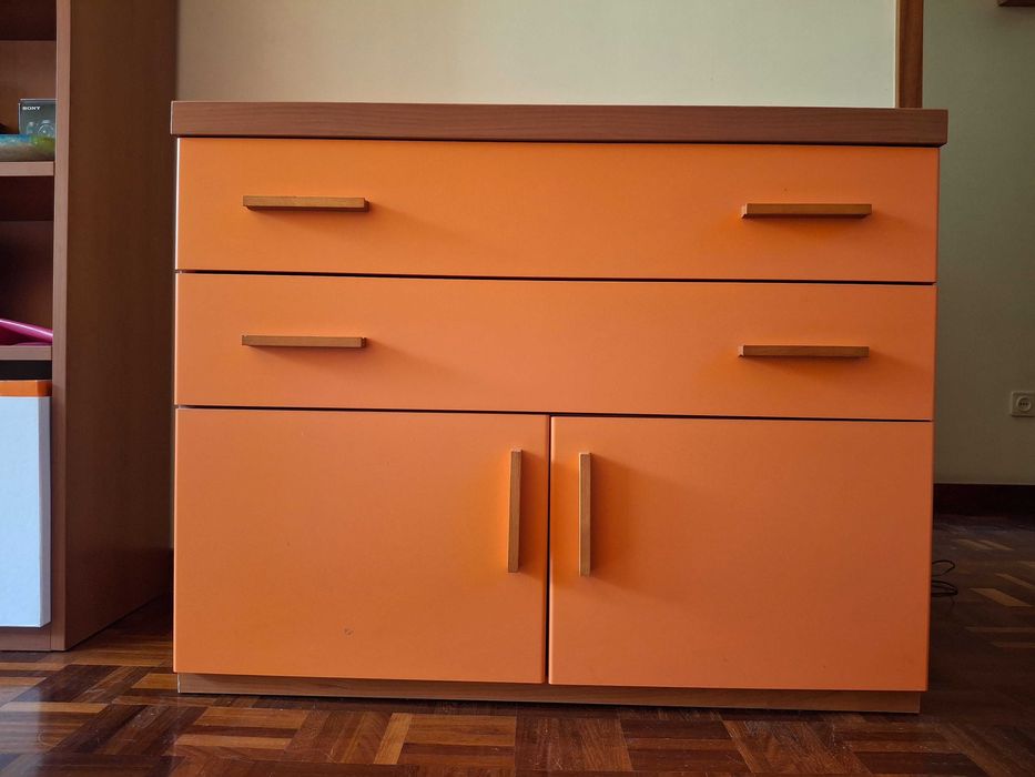 Cómoda com 2 Gavetas e 2 Portas - Excelente Arrumação