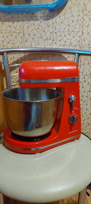 Миксер с чашей  в отличном состоянии
