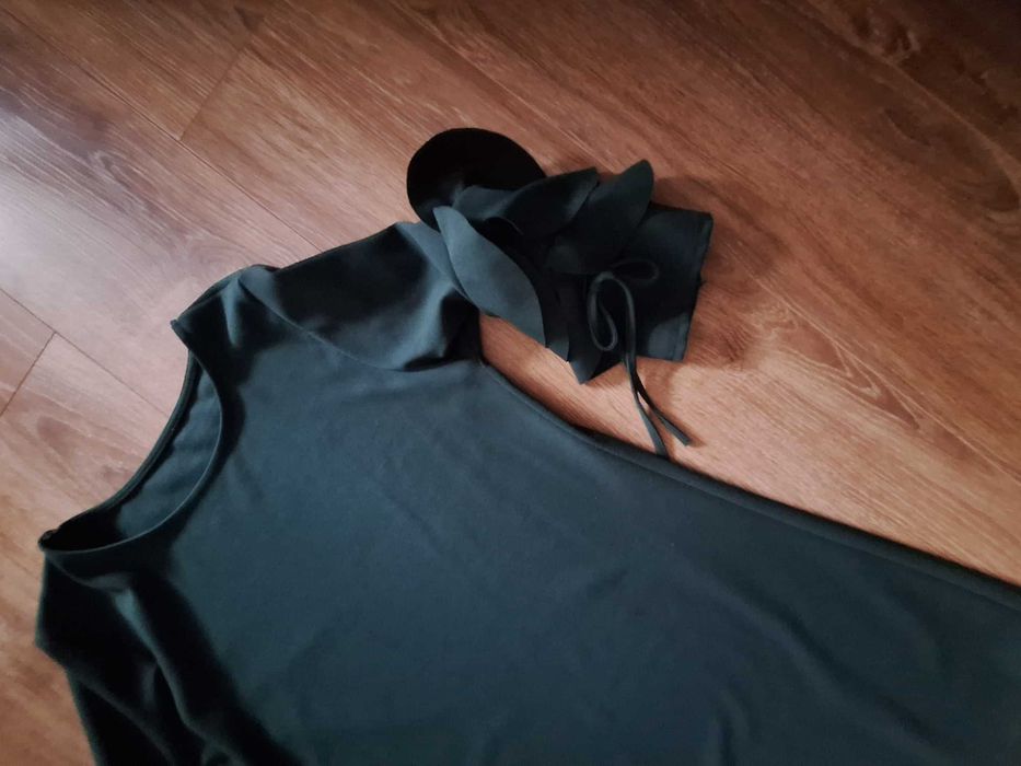 Włoska sukienka w kolorze butelkowej zieleni