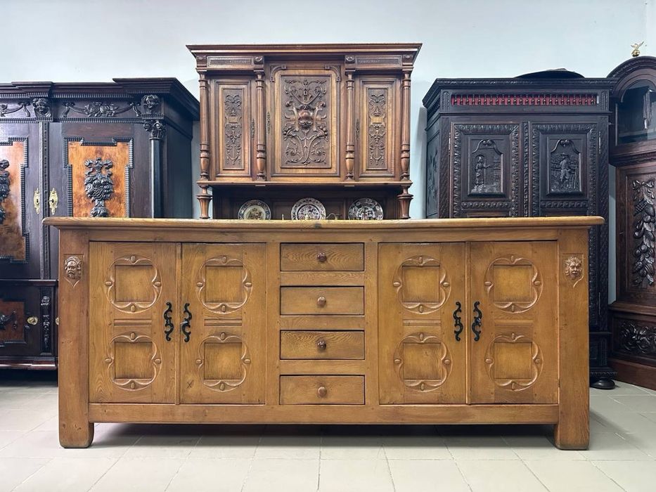 Різьблений дубовий гарнітур комод бар стіл стільці 4005