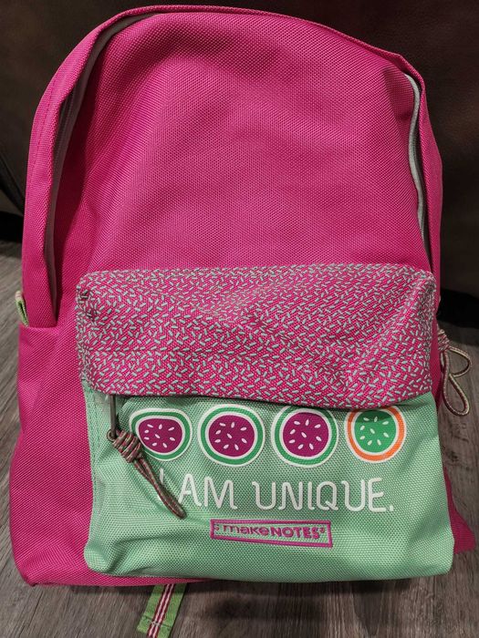 Mochila nova de menina