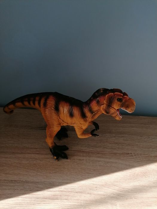 Dinozaur wys. 21cm figurka