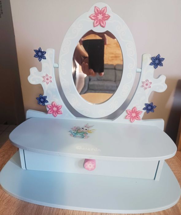 Drewniana toaletka dla dziewczynki.Stan bdb.Wysówana szufladka.