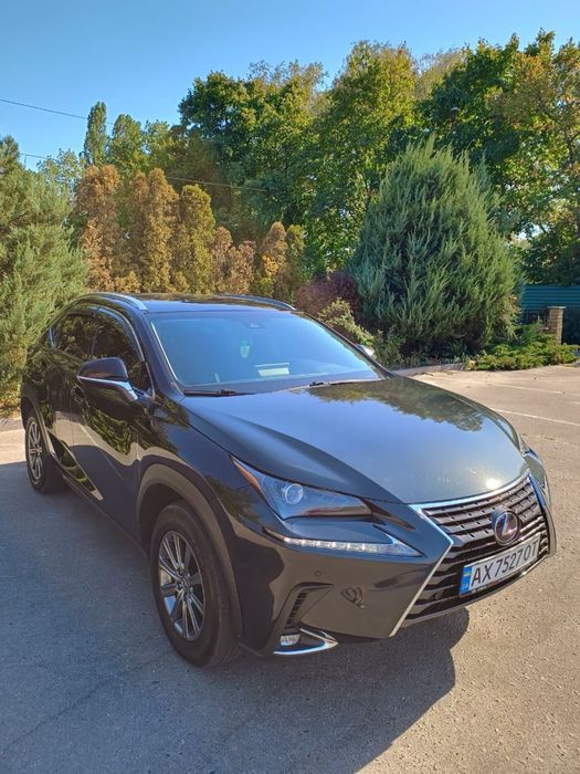 Продаю Lexus nx 300h