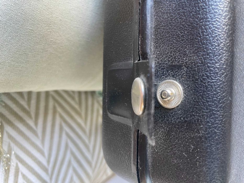 PASTA DE DOCUMENTOS RÍGIDA MODELO DIPLOMATA - DESIGN MODERNO