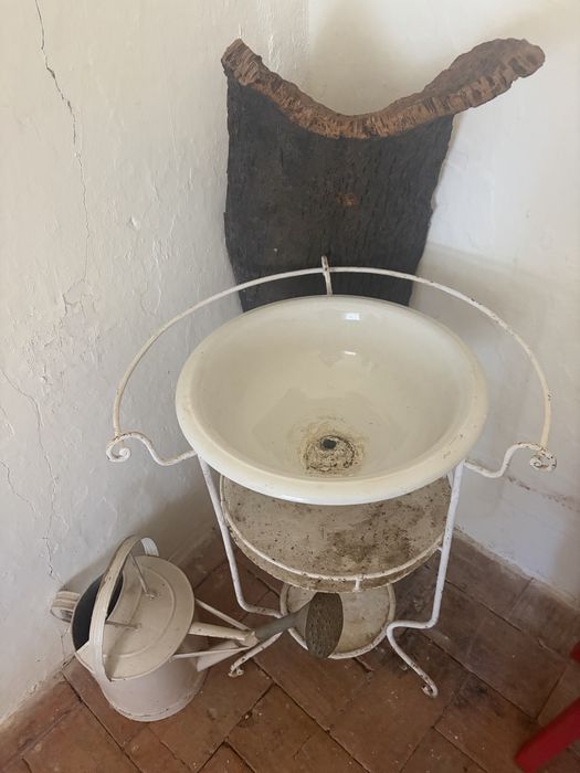 Lavatorio Antigo com Regador