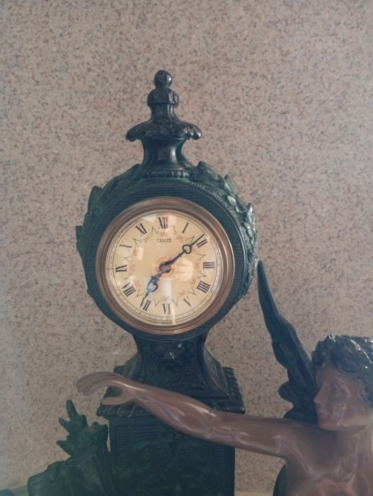 Escultura Anjo com relógio