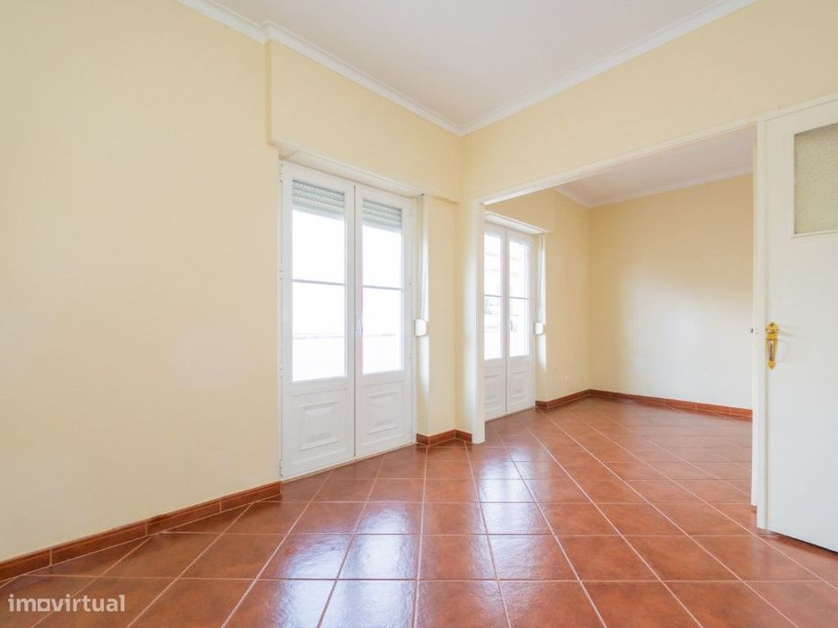 Apartamento T1 com Vista Rio e Varanda | Ajuda | Cozinha Equipada |...