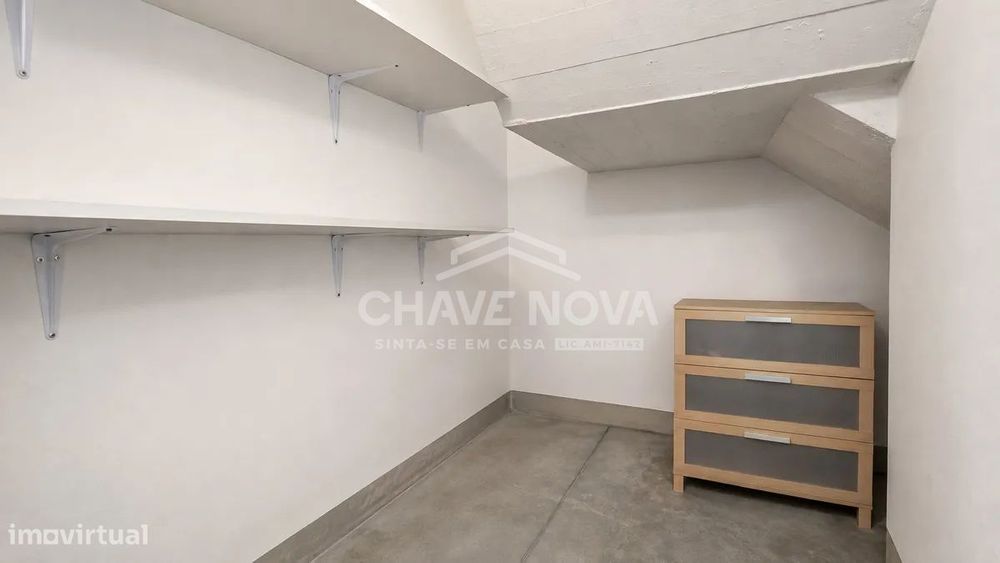 T2 c/ Lugar de Garagem e Arrumos em Ramalde (Prelada)