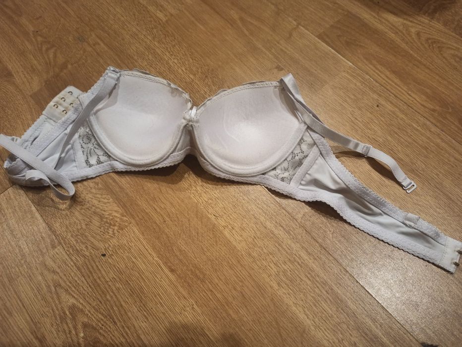 Biustonosz biały r. 75