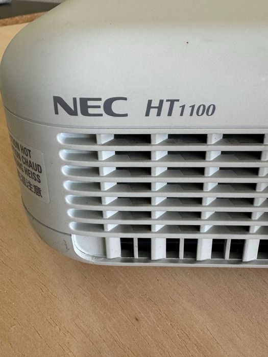VideoProjector NEC HT1100