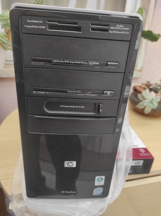 Torre de Computador e outra Torre para Computador