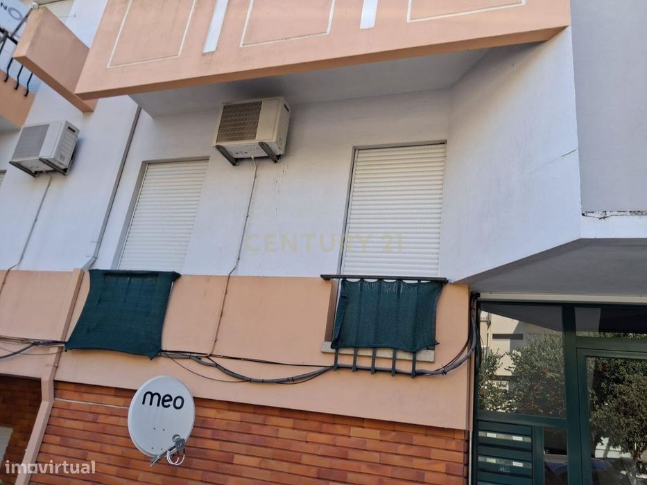 Apartamento para “ARRENDAMENTO”, de tipologia T3, com 1 WC, varanda co