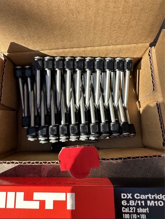 Патрони та цвяхи hilti до монтажного пістолета