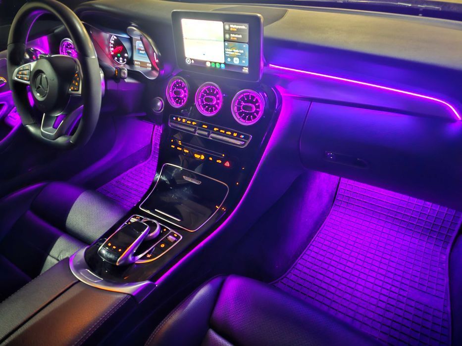 ŚWIATŁOWÓD LED AMBIENT OŚWIETLENIE WNĘTRZA 12V PASKI RGB MULTIKOLOR BEZ INGERENCJI KABLI SMARTFON BLUETOOTH PODŚWIETLENIE TUNING + MONTAŻ