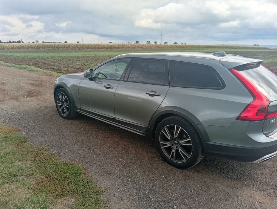 Volvo v90 AWD 4x4 cross country D5