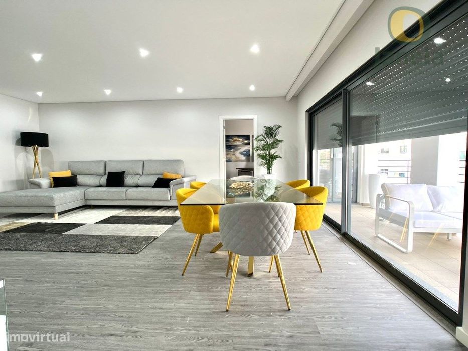 Maravilhoso T3 NOVO, com piscina, garagem e acabamentos de topo