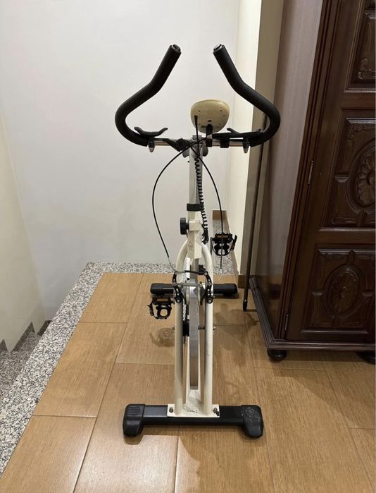 Bicicleta Spinning BH Fitness SB 1.0