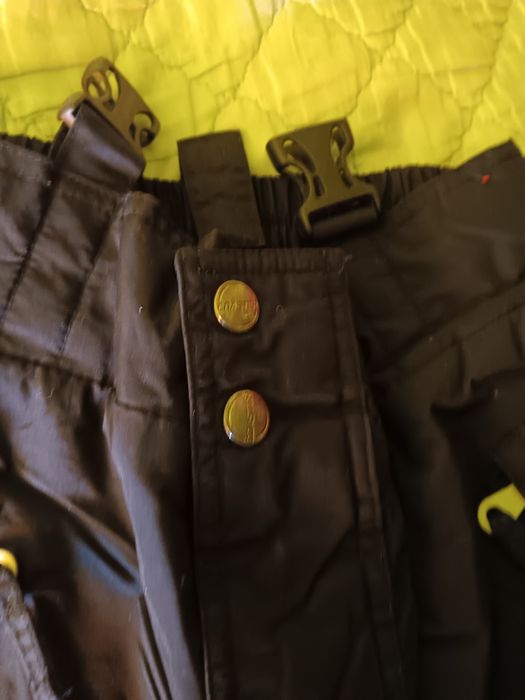 Spodnie narciarskie różnej wielkości od 145 - doroślej osoby czarne i