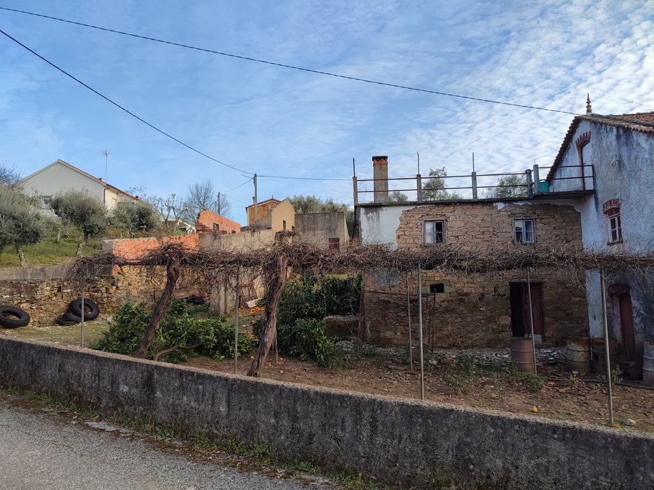Moradia com terreno em Chã de Álvares – Excelente oportunidade