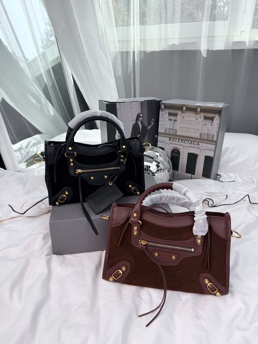 Сумка Balenciaga Le City Suede Bag шоколадна, чорна