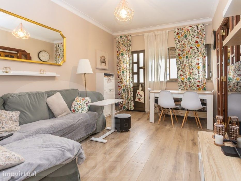 T2 Remodelado em Corroios | Vista Desafogada | A 2 Min da Estação F...