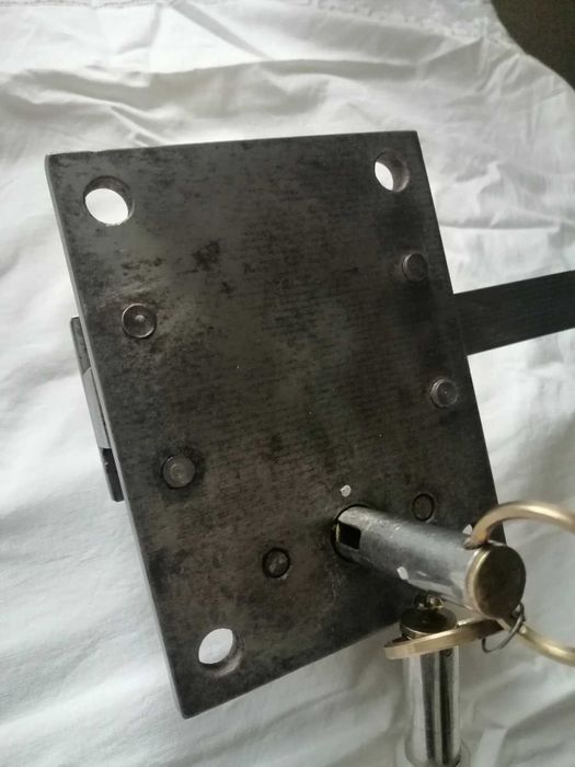 Гаражний замок на 2 ключа замок гаражний накладний