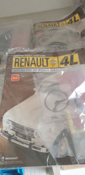 Colecao incompleta com 54 fasciculos e peças do carro renault 4L,