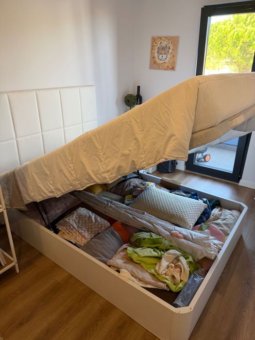 Cama de Casal Elevatória com Arrumação e Cabeceira