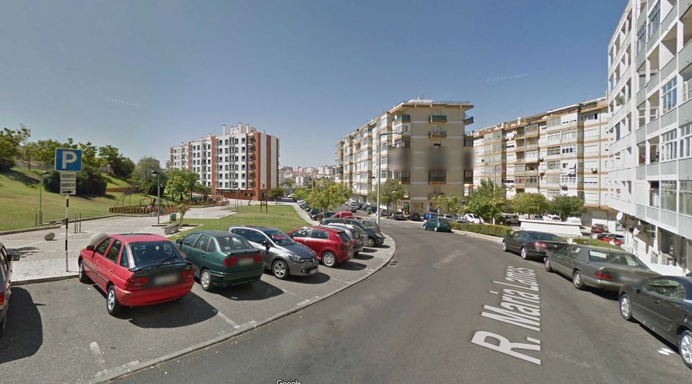 Loja de rua com 35 m2 - Almada