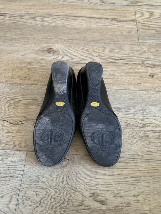 Czarne skórzane buty na koturnie wsuwane rozmiar 37 Circa