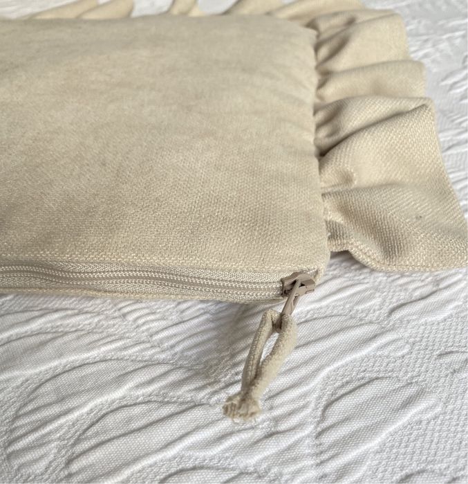 Bolsa folhos creme fonfi