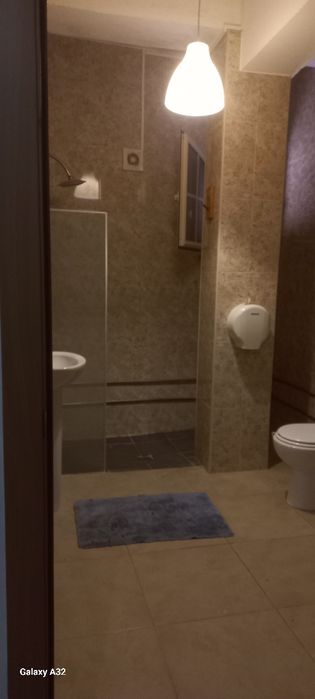 Quartos com casa de banho privada  , cozinha com todos os electrodomésticos  , 290 € com tudo incluido agua luz e net