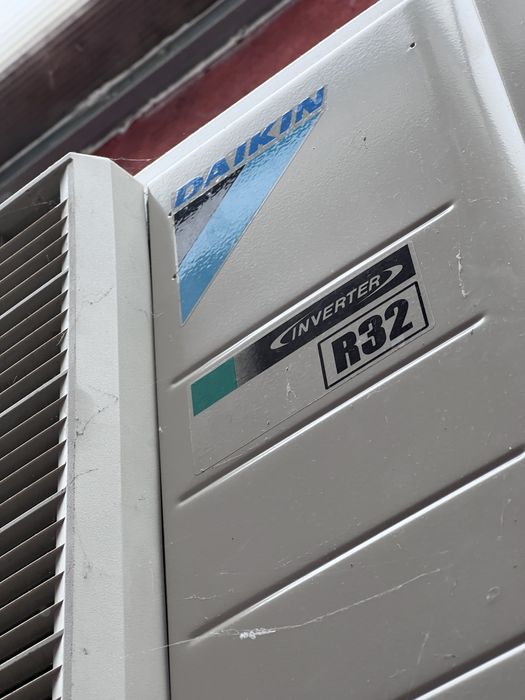 2x Ar Condicionado Daikin Chão Perfera Bluevolution 9000 BTU (Como Novos)