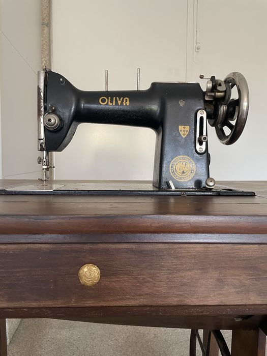 Maquina de costura Oliva antiga