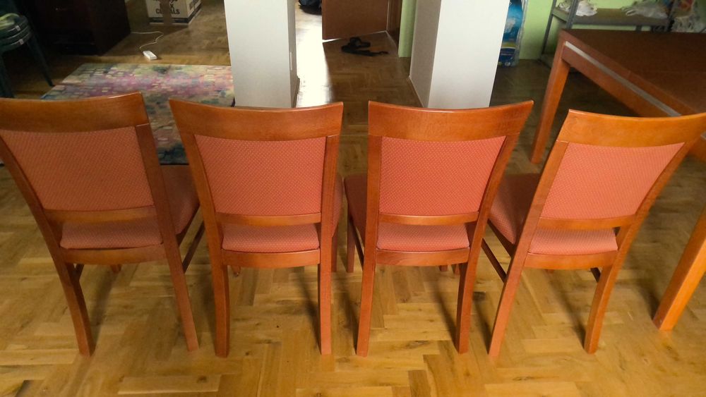Krzesła 4szt. i rozkładany stół
