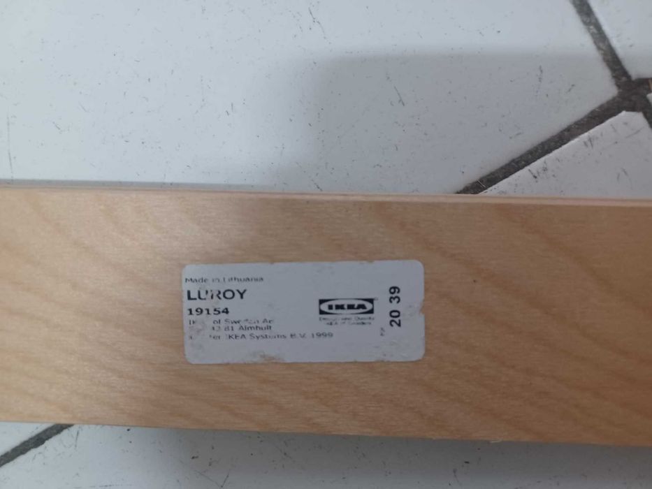 Estrado de ripas ikea.