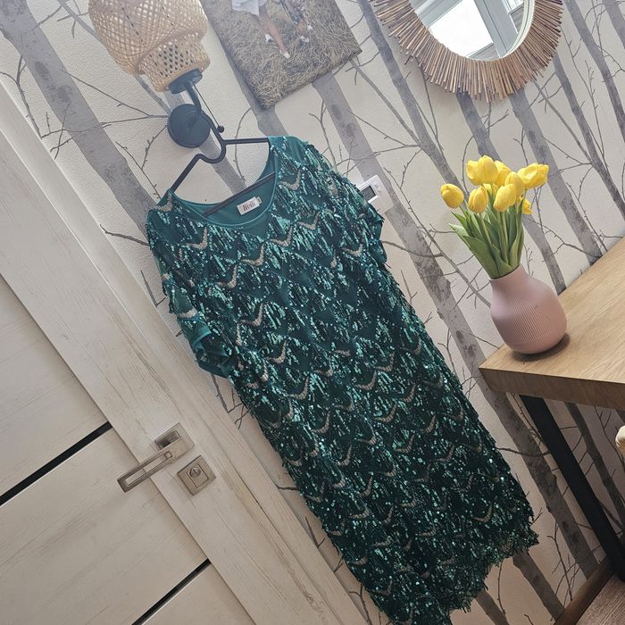 Sukienka Zjawiskowa cekinowa 48