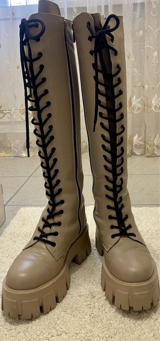 Сапоги весна-осень, бежевый цвет, высокие, на шнуровке
