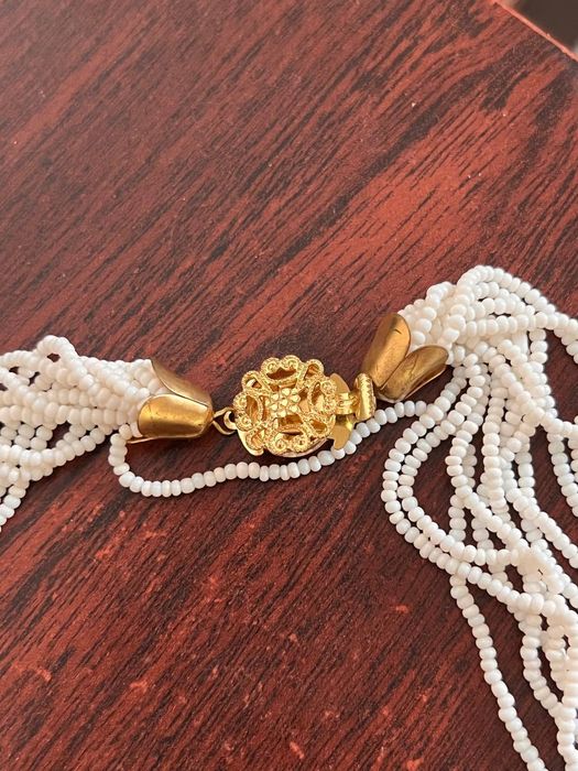 Намисто з бісеру та брошка