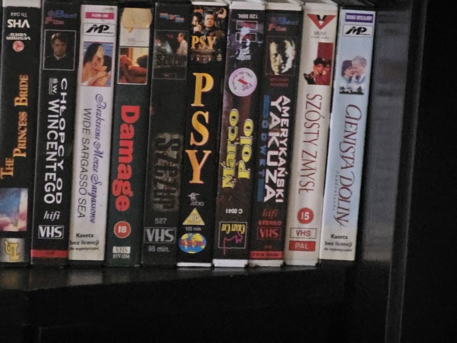 Sprzedam kasety VHS w tym dużo  filmów orginalnych