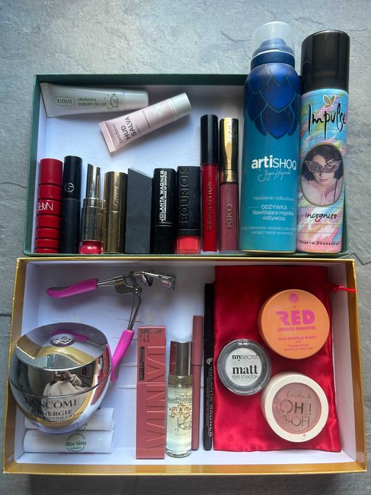 Zestaw kosmetyków, pielęgnacja i makijaż