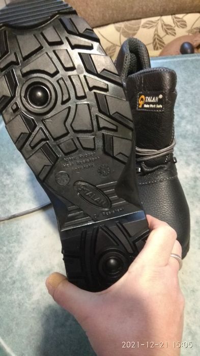 Ботинки защитные , новые !!! Деми 43 р. 10% допомога на ЗСУ..
