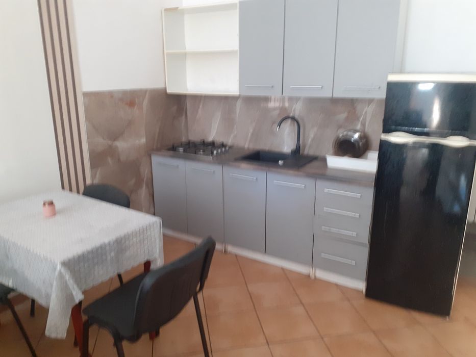 Do wynajęcia kawalerka od zaraz .