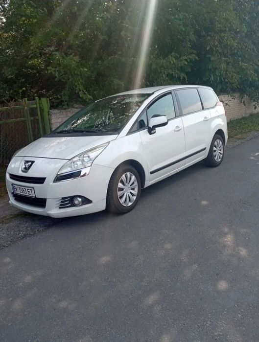 Peugeot 5008 2011p