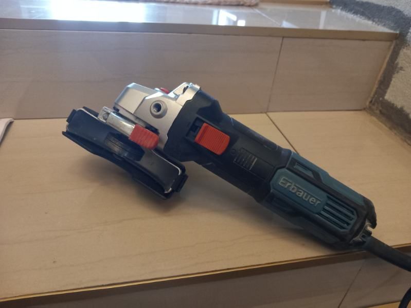 Szlifierka kątowa Erbauer 750 W 125 mm