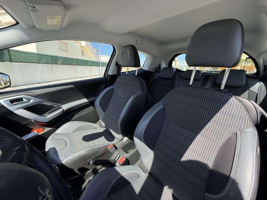 Peugeout 208 1.2 Allure